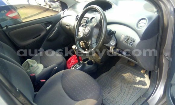 Oofamaa Toyota Vitz Silver Makiinaa iti Thika keessatti Nairobi keessatti Oofamaa Toyota Vitz Silver Makiinaa iti Thika keessatti Nairobi keessatti