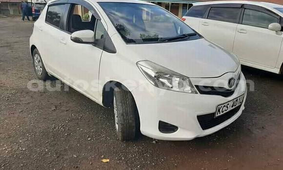 Oofamaa Toyota Vitz White Makiinaa iti Thika keessatti Nairobi keessatti