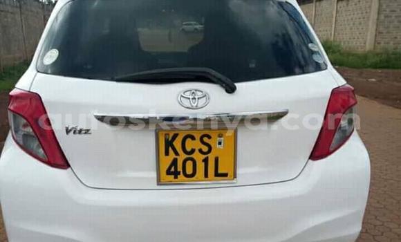 Oofamaa Toyota Vitz White Makiinaa iti Thika keessatti Nairobi keessatti Oofamaa Toyota Vitz White Makiinaa iti Thika keessatti Nairobi keessatti