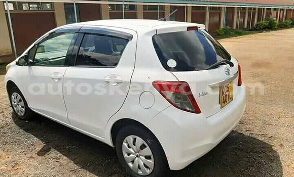Oofamaa Toyota Vitz White Makiinaa iti Thika keessatti Nairobi keessatti Oofamaa Toyota Vitz White Makiinaa iti Thika keessatti Nairobi keessatti