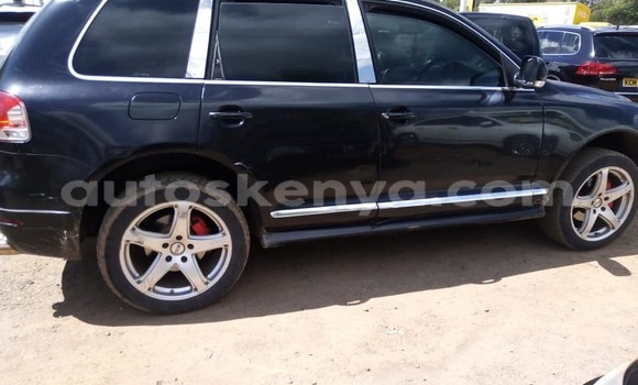 Oofamaa Volkswagen Touareg Black Makiinaa iti Nairobi keessatti Nairobi keessatti