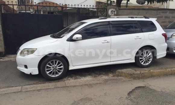 Oofamaa Toyota Fielder White Makiinaa iti Nairobi keessatti Nairobi keessatti