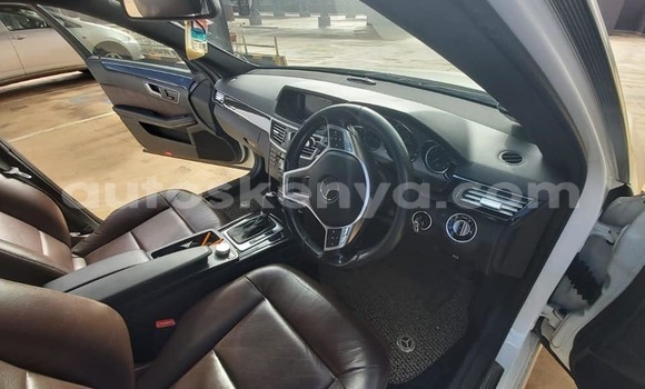 Oofamaa Mercedes‒Benz E–Class White Makiinaa iti Nairobi keessatti Nairobi keessatti Oofamaa Mercedes‒Benz E–Class White Makiinaa iti Nairobi keessatti Nairobi keessatti