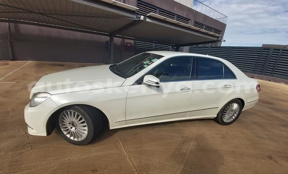 Oofamaa Mercedes‒Benz E–Class White Makiinaa iti Nairobi keessatti Nairobi keessatti Oofamaa Mercedes‒Benz E–Class White Makiinaa iti Nairobi keessatti Nairobi keessatti