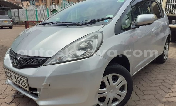 Nunua Ilio tumika Honda Fit Fedha Gari ndani ya Nairobi nchini Nairobi