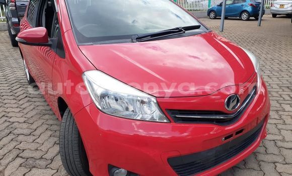 Oofamaa Toyota Vitz Red Makiinaa iti Nairobi keessatti Nairobi keessatti