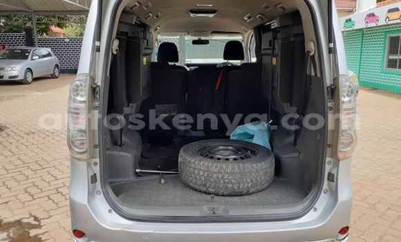 Oofamaa Toyota Voxy Silver Makiinaa iti Nairobi keessatti Nairobi keessatti Oofamaa Toyota Voxy Silver Makiinaa iti Nairobi keessatti Nairobi keessatti