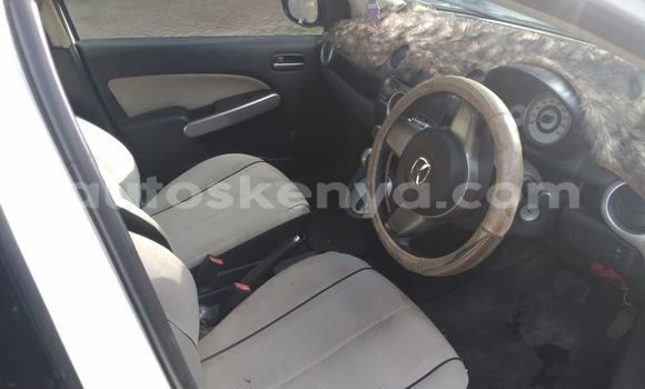 Nunua Ilio tumika Mazda Demio Nyeupe Gari ndani ya Nairobi nchini Nairobi Nunua Ilio tumika Mazda Demio Nyeupe Gari ndani ya Nairobi nchini Nairobi