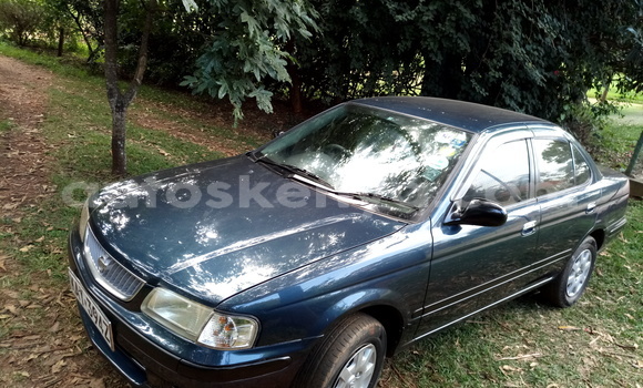 Oofamaa Nissan Sunny Blue Makiinaa iti Nairobi keessatti Nairobi keessatti