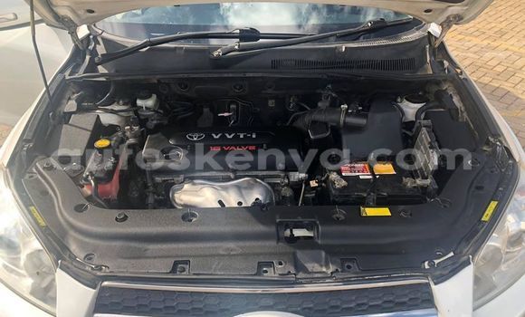 Oofamaa Toyota RAV4 White Makiinaa iti Nairobi keessatti Nairobi keessatti Oofamaa Toyota RAV4 White Makiinaa iti Nairobi keessatti Nairobi keessatti