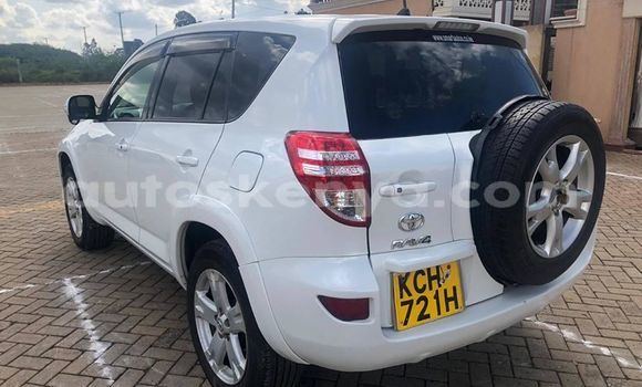 Oofamaa Toyota RAV4 White Makiinaa iti Nairobi keessatti Nairobi keessatti Oofamaa Toyota RAV4 White Makiinaa iti Nairobi keessatti Nairobi keessatti
