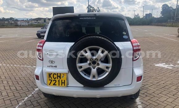 Oofamaa Toyota RAV4 White Makiinaa iti Nairobi keessatti Nairobi keessatti Oofamaa Toyota RAV4 White Makiinaa iti Nairobi keessatti Nairobi keessatti