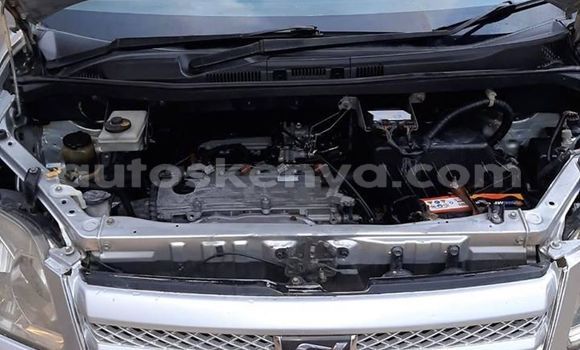 Oofamaa Toyota Noah Silver Makiinaa iti Nairobi keessatti Nairobi keessatti Oofamaa Toyota Noah Silver Makiinaa iti Nairobi keessatti Nairobi keessatti