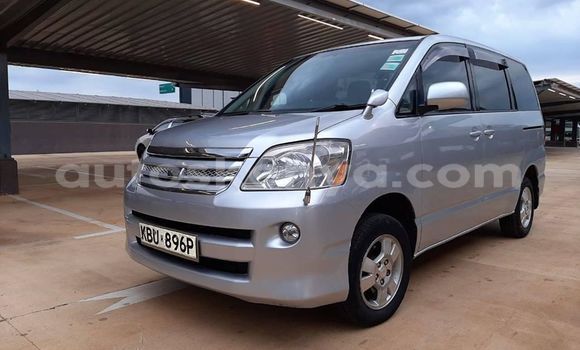 Oofamaa Toyota Noah Silver Makiinaa iti Nairobi keessatti Nairobi keessatti Oofamaa Toyota Noah Silver Makiinaa iti Nairobi keessatti Nairobi keessatti