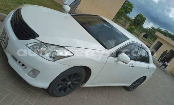 Oofamaa Toyota Crown White Makiinaa iti Thika keessatti Nairobi keessatti Oofamaa Toyota Crown White Makiinaa iti Thika keessatti Nairobi keessatti