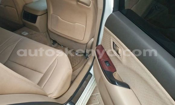 Oofamaa Toyota Crown White Makiinaa iti Thika keessatti Nairobi keessatti Oofamaa Toyota Crown White Makiinaa iti Thika keessatti Nairobi keessatti