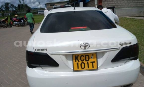 Oofamaa Toyota Crown White Makiinaa iti Thika keessatti Nairobi keessatti Oofamaa Toyota Crown White Makiinaa iti Thika keessatti Nairobi keessatti