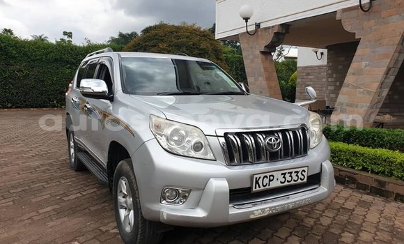 Nunua Ilio tumika Toyota Land Cruiser Prado Fedha Gari ndani ya Nairobi nchini Nairobi