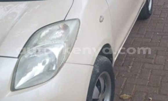 Nunua Ilio tumika Toyota Vitz Nyeupe Gari ndani ya Nairobi nchini Nairobi