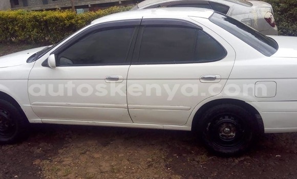 Nunua Ilio tumika Nissan Sunny Nyeupe Gari ndani ya Nairobi nchini Nairobi