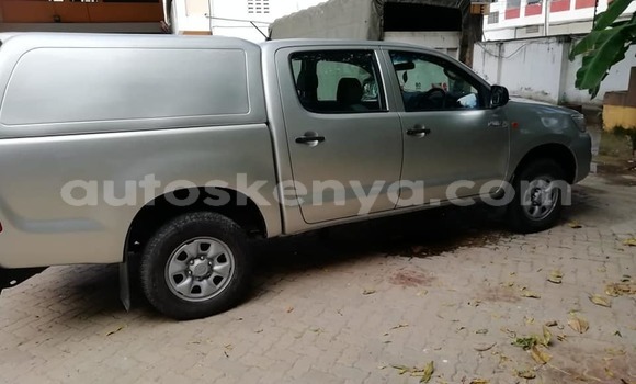 Nunua Ilio tumika Toyota Hilux Fedha Gari ndani ya Nairobi nchini Nairobi