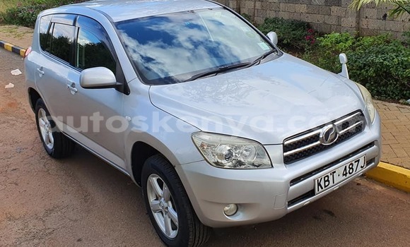 Oofamaa Toyota RAV4 Silver Makiinaa iti Nairobi keessatti Nairobi keessatti