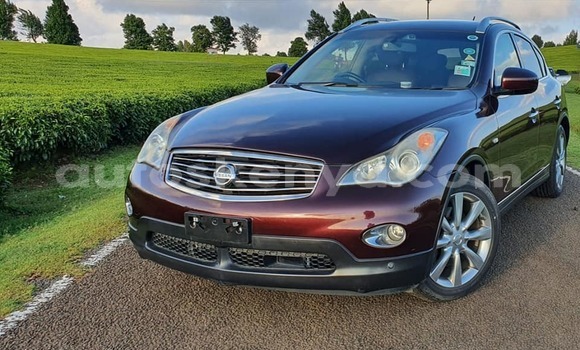 Oofamaa Nissan Skyline Red Makiinaa iti Nairobi keessatti Nairobi keessatti