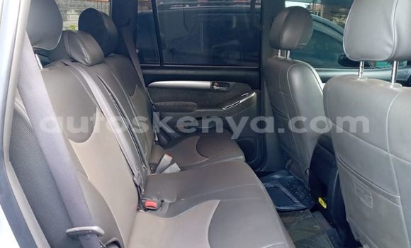 Nunua Ilio tumika Toyota Land Cruiser Prado Fedha Gari ndani ya Nakuru nchini Bonde la Ufafanuzi Nunua Ilio tumika Toyota Land Cruiser Prado Fedha Gari ndani ya Nakuru nchini Bonde la Ufafanuzi
