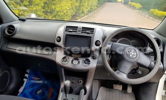 Nunua Ilio tumika Toyota RAV4 Nyeupe Gari ndani ya Nairobi nchini Nairobi Nunua Ilio tumika Toyota RAV4 Nyeupe Gari ndani ya Nairobi nchini Nairobi
