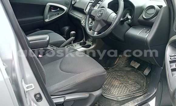 Nunua Ilio tumika Toyota RAV4 Fedha Gari ndani ya Nairobi nchini Nairobi Nunua Ilio tumika Toyota RAV4 Fedha Gari ndani ya Nairobi nchini Nairobi
