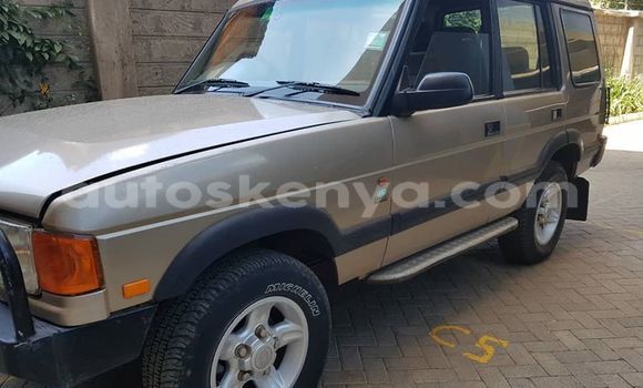 Oofamaa Land Rover Defender Silver Makiinaa iti Nairobi keessatti Nairobi keessatti