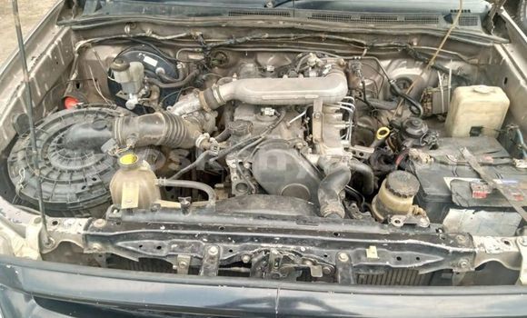 Oofamaa Toyota Hilux Brown Makiinaa iti Nakuru keessatti Rift Valley keessatti Oofamaa Toyota Hilux Brown Makiinaa iti Nakuru keessatti Rift Valley keessatti