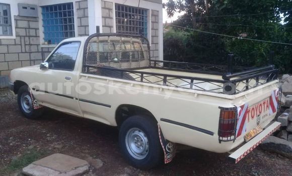 Oofamaa Toyota Pickup Beige Makiinaa iti Eldoret keessatti Rift Valley keessatti Oofamaa Toyota Pickup Beige Makiinaa iti Eldoret keessatti Rift Valley keessatti