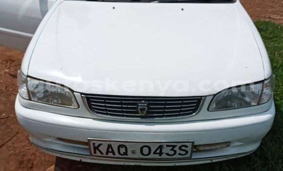 Oofamaa Toyota Corolla White Makiinaa iti Eldoret keessatti Rift Valley keessatti