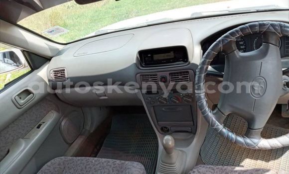 Oofamaa Toyota Corolla White Makiinaa iti Eldoret keessatti Rift Valley keessatti Oofamaa Toyota Corolla White Makiinaa iti Eldoret keessatti Rift Valley keessatti