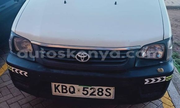 Oofamaa Toyota LiteAce White Makiinaa iti Bungoma keessatti West Kenya keessatti