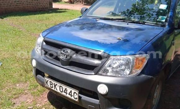Oofamaa Toyota Hilux Blue Makiinaa iti Kitale keessatti Rift Valley keessatti Oofamaa Toyota Hilux Blue Makiinaa iti Kitale keessatti Rift Valley keessatti
