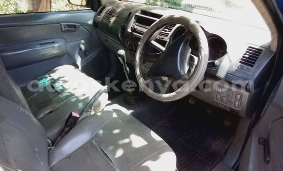 Oofamaa Toyota Hilux Blue Makiinaa iti Kitale keessatti Rift Valley keessatti Oofamaa Toyota Hilux Blue Makiinaa iti Kitale keessatti Rift Valley keessatti