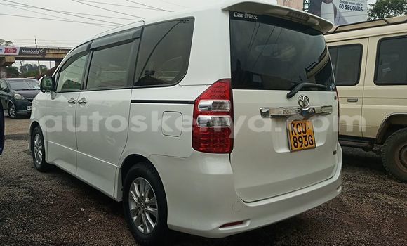 Oofamaa Toyota Noah White Makiinaa iti Nairobi keessatti Nairobi keessatti Oofamaa Toyota Noah White Makiinaa iti Nairobi keessatti Nairobi keessatti
