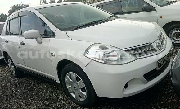 Nunua Ilio tumika Nissan tiida Nyeupe Gari ndani ya Nairobi nchini Nairobi
