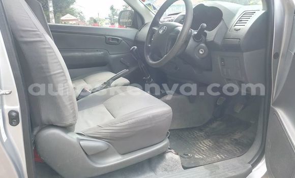 Oofamaa Toyota Hilux Silver Makiinaa iti Nairobi keessatti Nairobi keessatti Oofamaa Toyota Hilux Silver Makiinaa iti Nairobi keessatti Nairobi keessatti