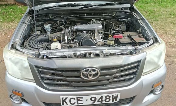 Oofamaa Toyota Hilux Silver Makiinaa iti Nairobi keessatti Nairobi keessatti Oofamaa Toyota Hilux Silver Makiinaa iti Nairobi keessatti Nairobi keessatti