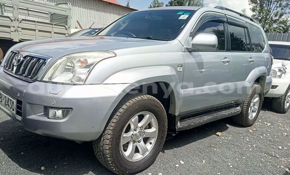 Nunua Ilio tumika Toyota Land Cruiser Prado Fedha Gari ndani ya Nairobi nchini Nairobi