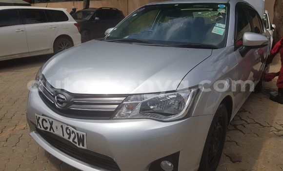 Oofamaa Toyota Axio Silver Makiinaa iti Nairobi keessatti Nairobi keessatti