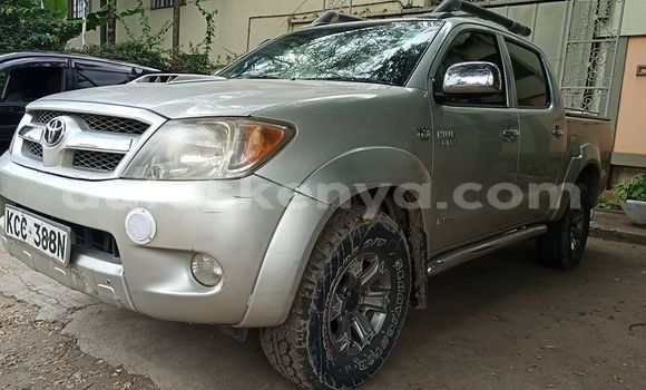 Oofamaa Toyota Hilux Silver Makiinaa iti Nairobi keessatti Nairobi keessatti Oofamaa Toyota Hilux Silver Makiinaa iti Nairobi keessatti Nairobi keessatti