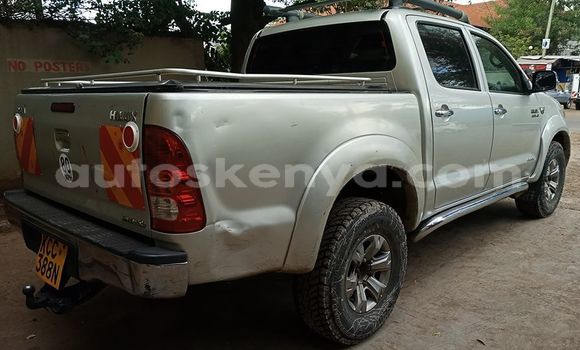 Oofamaa Toyota Hilux Silver Makiinaa iti Nairobi keessatti Nairobi keessatti Oofamaa Toyota Hilux Silver Makiinaa iti Nairobi keessatti Nairobi keessatti