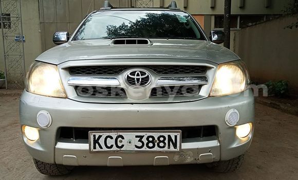 Oofamaa Toyota Hilux Silver Makiinaa iti Nairobi keessatti Nairobi keessatti Oofamaa Toyota Hilux Silver Makiinaa iti Nairobi keessatti Nairobi keessatti