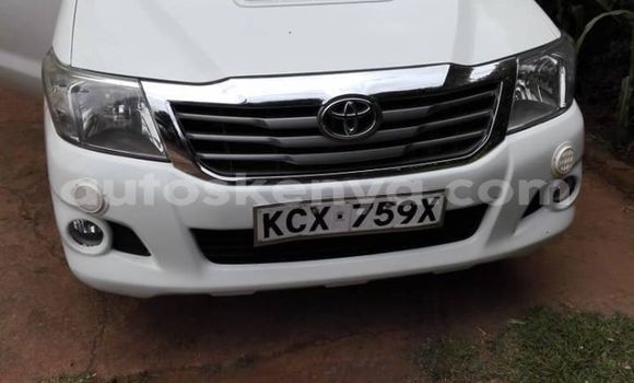 Nunua Ilio tumika Toyota Hilux Nyeupe Gari ndani ya Nairobi nchini Nairobi