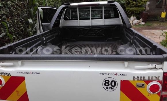 Oofamaa Toyota Hilux White Makiinaa iti Nairobi keessatti Nairobi keessatti Oofamaa Toyota Hilux White Makiinaa iti Nairobi keessatti Nairobi keessatti
