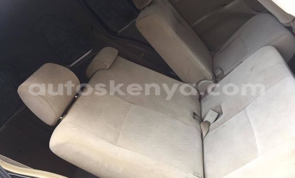 Oofamaa Toyota ISIS Blue Makiinaa iti Nairobi keessatti Nairobi keessatti Oofamaa Toyota ISIS Blue Makiinaa iti Nairobi keessatti Nairobi keessatti